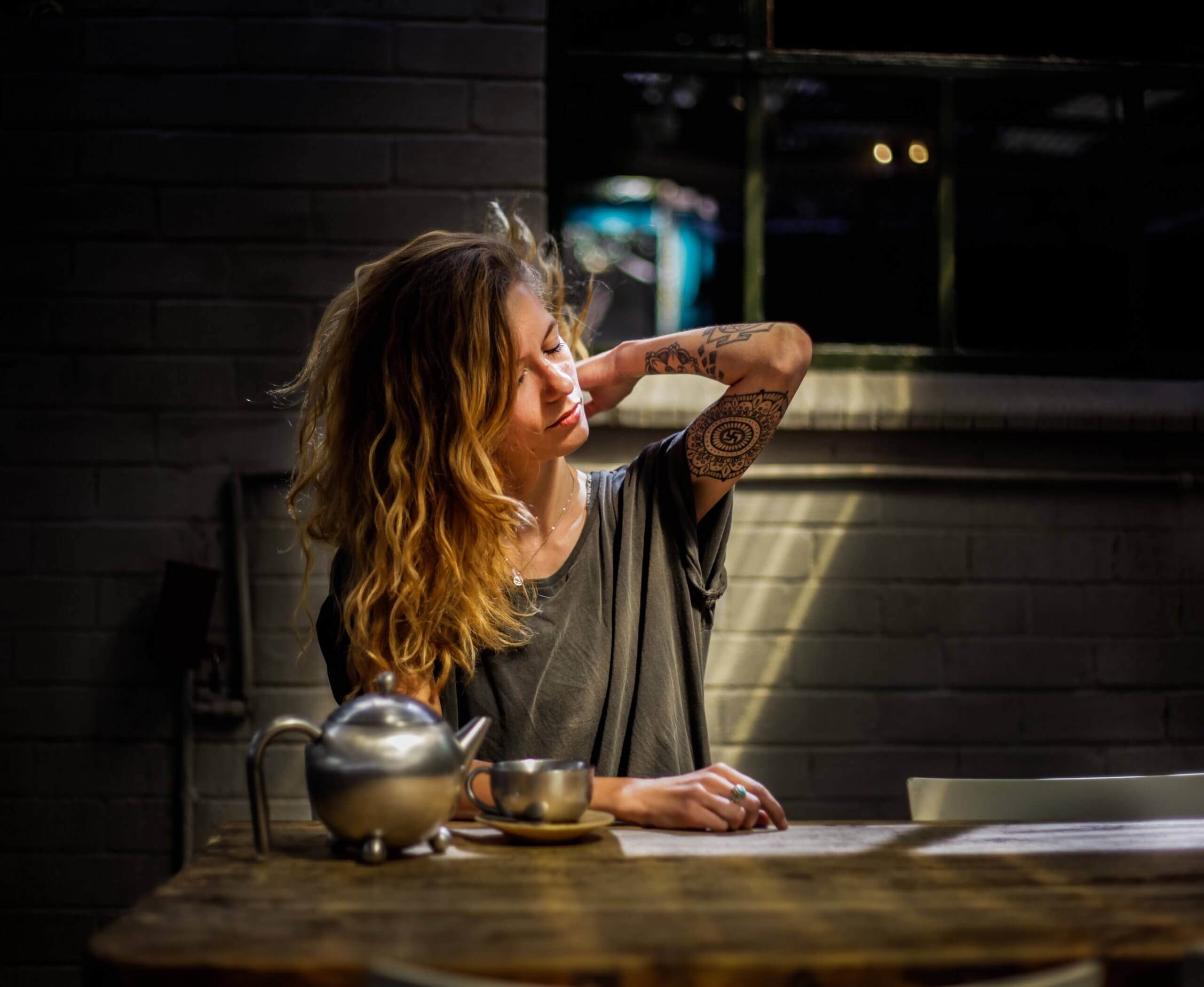 Al momento stai visualizzando Tè e meditazione per lasciare andare la giornata